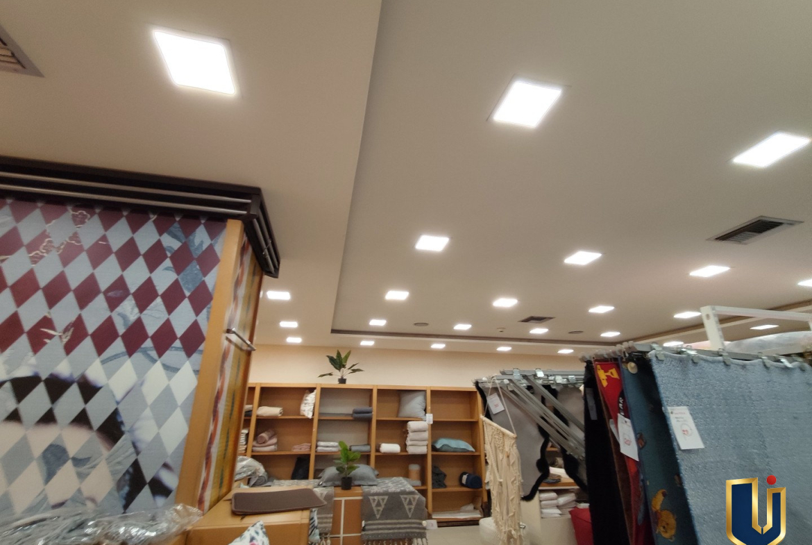 Interior view of the ground-floor commercial space for sale in Piraeus, property code 150-1017
