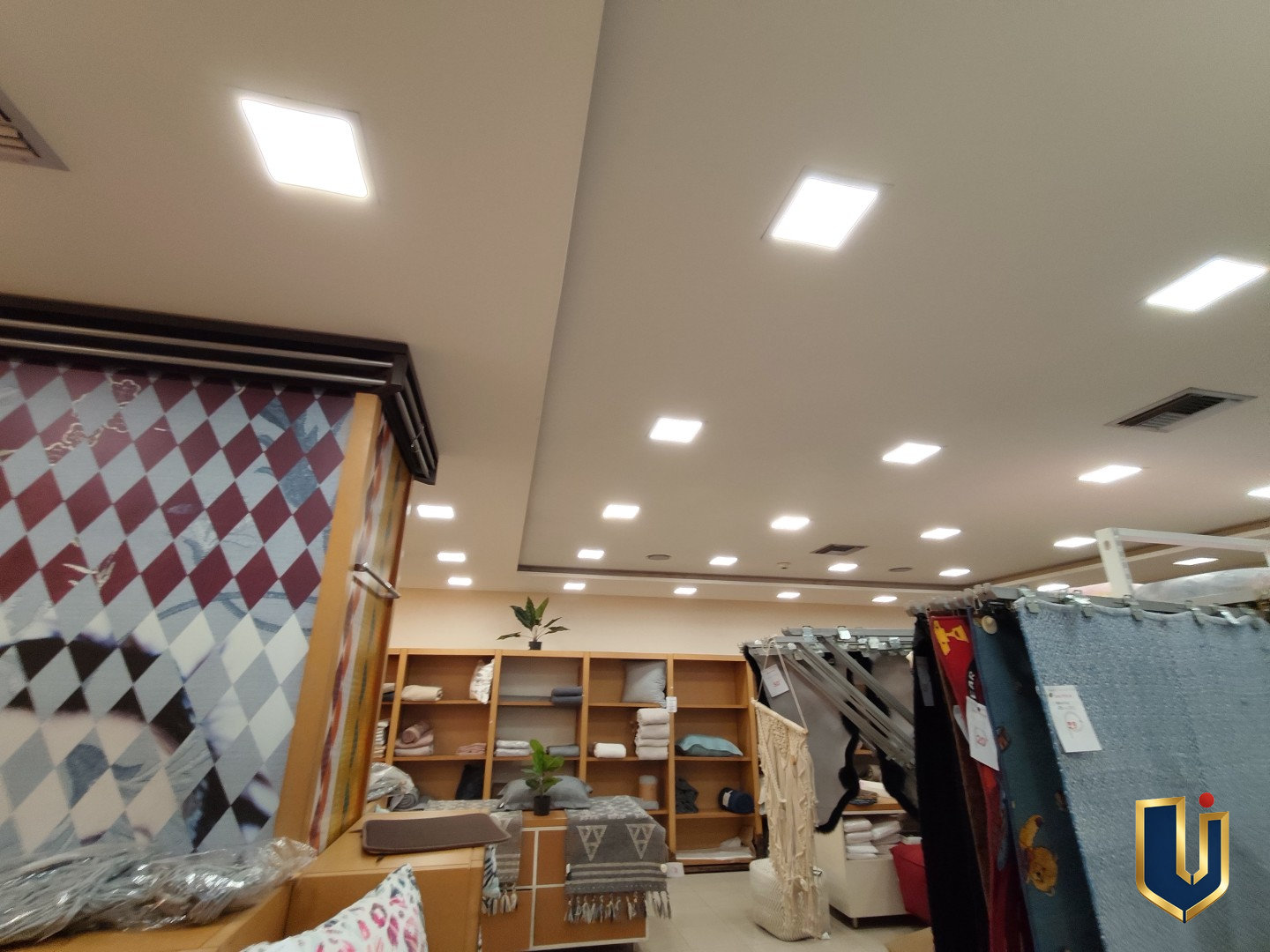 Interior view of the ground-floor commercial space for sale in Piraeus, property code 150-1017